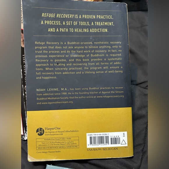 Assorted Book Collection - Picture 5 of 6